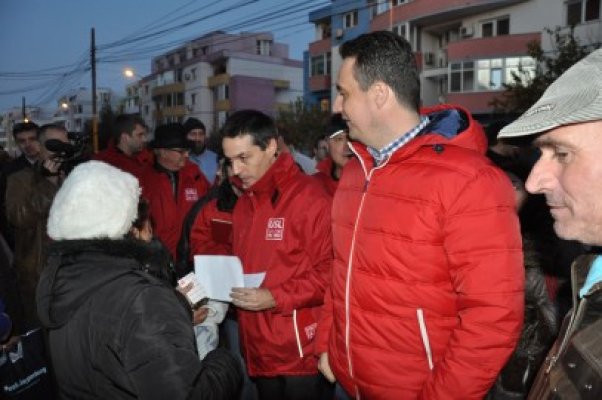 Parlamentarii USL, senatorul Alexandru Mazăre şi deputatul Eduard Martin s-au întâlnit cu locuitorii din Poarta 6